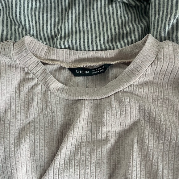 Solid Drawstring Ruched Slim Tee - Picture 3 of 3